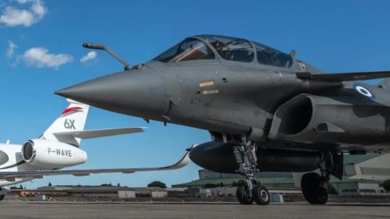 H ιστορική στιγμή του πρώτου Rafale F3R της 332 Μοίρας, πλησιάζει: 13 χρόνια μετά την πρώτη αξιολόγηση βάφτηκε Γαλανόλευκο