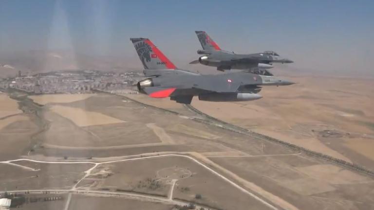 Στη γραμμή της πρόκλησης ο Ερντογάν: Τουρκικά F-16 σχημάτισαν την ημισέλινο πάνω από τα Κατεχόμενα