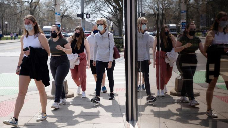 Γιατί μολύνονται από κορωνοϊό και όσοι έχουν εμβολιαστεί