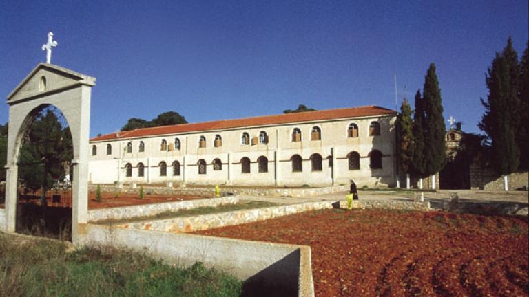 Μονή Αγίου Γεωργίου Μαλεσίνας με τα πολλά λείψανα αγίων