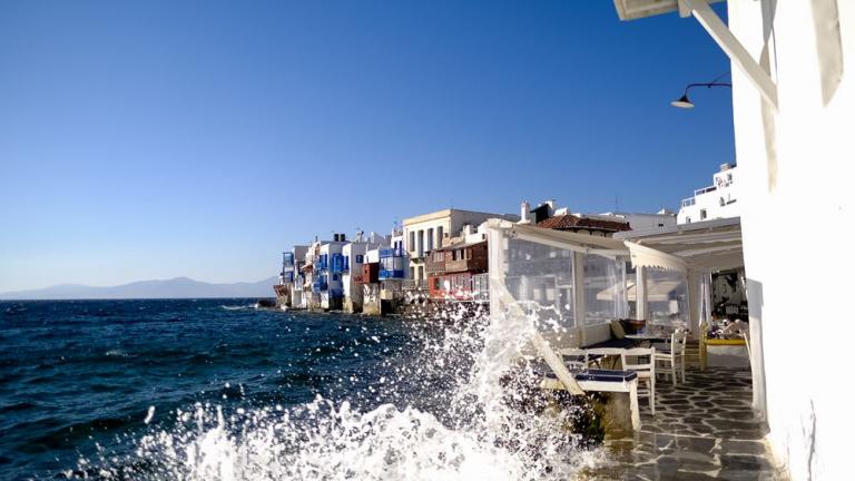 ΑΑΔΕ: 48ωρο λουκέτο σε γνωστό beach restaurant στη Μύκονο