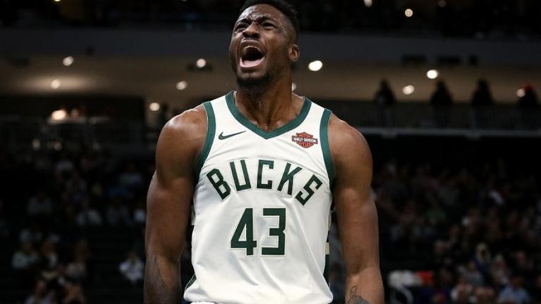 NBA: Παραμένει στους Bucks ο Θανάσης Αντετοκούνμπο