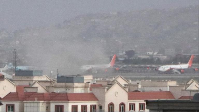 Δύο οι εκρήξεις κοντά στο αεροδρόμιο της Καμπούλ - Και παιδιά μεταξύ των θυμάτων