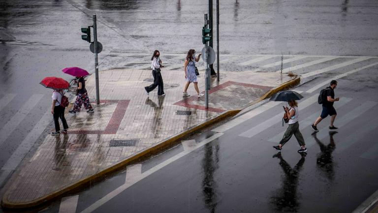 Φθινοπωρινός καιρός για την Τετάρτη 1/9: Βροχές, καταιγίδες και πτώση της θερμοκρασίας