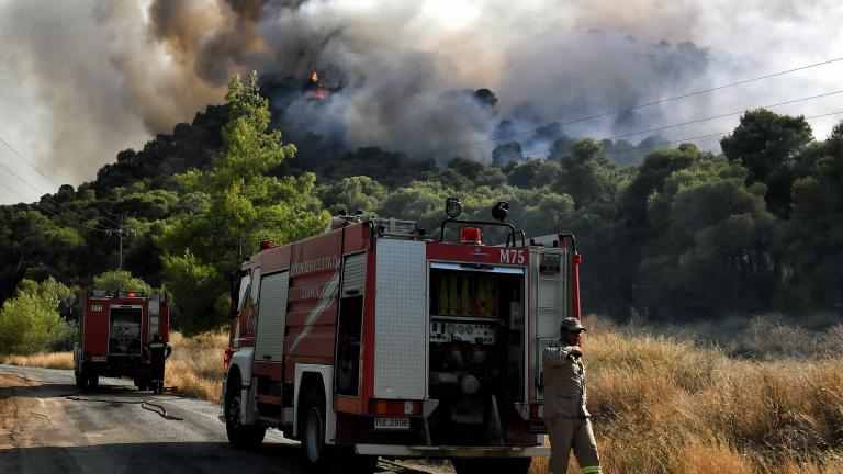 Πυρκαγιά στα Φανάρια Κορίνθου: Μήνυμα του 112 για προληπτική εκκένωση της περιοχής Σολομός