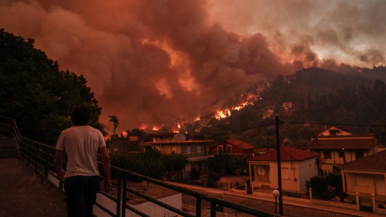 Πυρκαγιά στη Β. Εύβοια: 4 πύρινα μέτωπα απειλούν χωριά-Συνεχείς εκκενώσεις