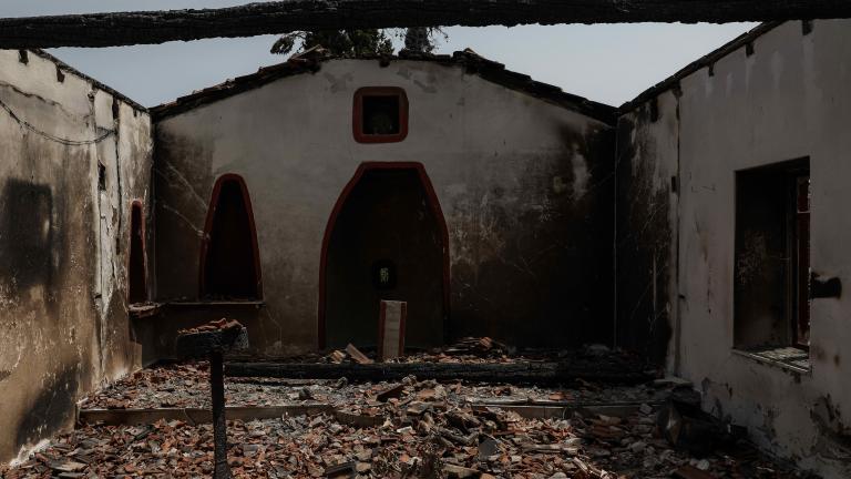 Συνεχίζονται οι έλεγχοι στις καμένες περιοχές: Πολλά σπίτια, επαγγελματικοί χώροι, δημόσια κτίρια και ιεροί ναοί ακατάλληλα για χρήση