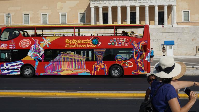 Ψήφος εμπιστοσύνης στο "ελληνικό καλοκαίρι" από Έλληνες και ξένους επισκέπτες