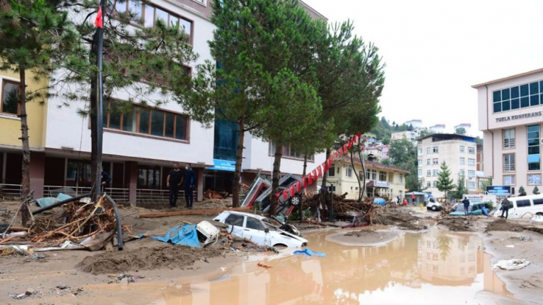 Στους 77 ανήλθε ο αριθμός των νεκρών από τις πλημμύρες στην Τουρκία