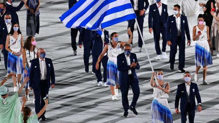 Τρεις αθλήτριες της καλλιτεχνικής κολύμβησης διαγνώσθηκαν θετικές στον κορονοϊό, έπειτα από έλεγχο στον οποίο υποβλήθηκαν στο Τόκιο, όπως ανακοίνωσε την Τρίτη η Ελληνική Ολυμπιακή Επιτροπή.  Είχε προηγηθεί ένα ακόμη κρούσμα σε αθλήτρια της ίδιας ομάδας, ενώ ο κορονοϊός είχε πρωτοεμφανιστεί σε συνοδό της ομάδας. Αυτό έχει ως αποτέλεσμα, η συμμετοχή της εθνικής ομάδας καλλιτεχνικής κολύμβησης να αποσυρθεί από τους Ολυμπιακούς Αγώνες. Αναλυτικά η ανακοίνωση της Ελληνικής Ολυμπιακής Επιτροπής: «Η Ελληνική Ολυμπ