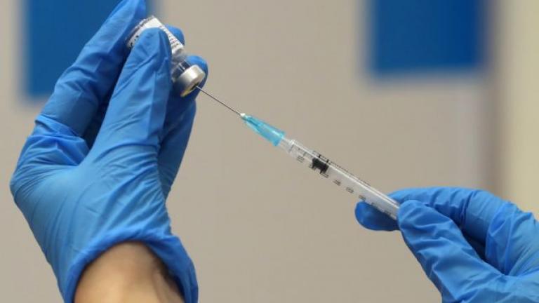 Αρκετές καναδικές εταιρείες έχουν καταστήσει υποχρεωτικό τον εμβολιασμό των εργαζομένων τους έως το φθινόπωρο