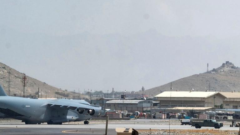 Μπαράζ εκτόξευσης ρουκετών κατά του αεροδρομίου της Καμπούλ