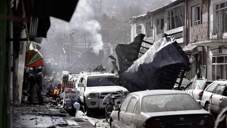 Ξεπέρασαν τους 100 οι νεκροί των πολύνεκρων επιθέσεων στην Καμπούλ