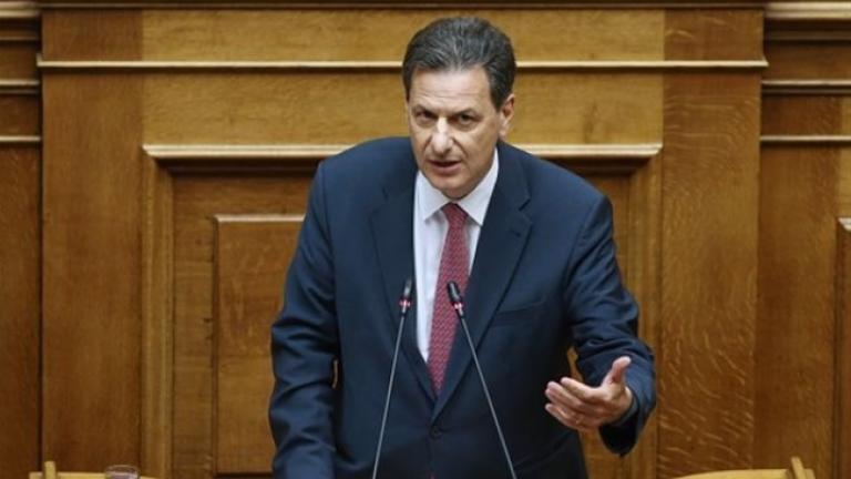 Η πλατφόρμα arogi.gov.gr αναμένεται να ανοίξει στις 18 Αυγούστου και εντός του μήνα θα γίνουν οι πρώτες πληρωμές με μηδενική γραφειοκρατία και εμπιστοσύνη στους πολίτες, δήλωσε σήμερα στην ΕΡΤ ο Θεόδωρος Σκυλακάκης.  Η τελική πληρωμή θα είναι ταχύτερη από κάθε άλλη χρονιά και θα στηρίζεται στην τελική αποτίμηση από μηχανικούς ή από τον ΕΛΓΑ στην περίπτωση των αγροτικών καλλιεργειών, πρόσθεσε ο αναπληρωτής υπουργός Οικονομικών. Η άμεση προκαταβολή κυμαίνεται από 5.000 ως 20.000 ευρώ, ανάλογα με τη φθορά και 