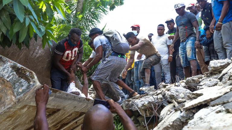 Στους 724 οι νεκροί από τον ισχυρό σεισμό στην Αϊτή