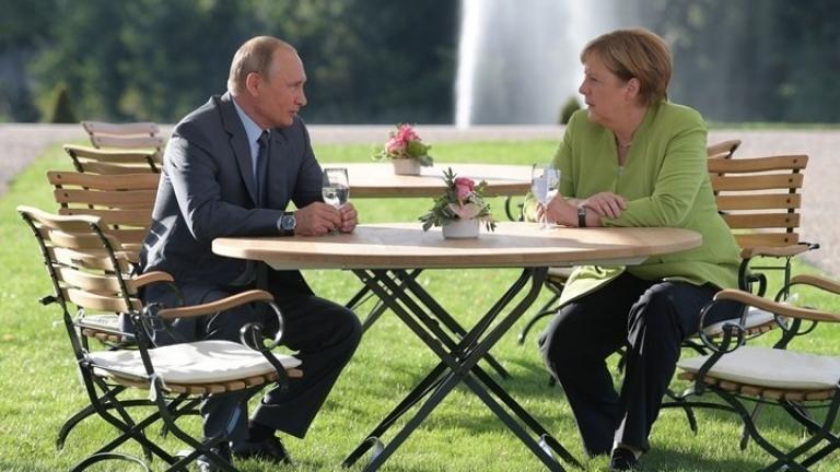 Ξεκίνησαν οι συνομιλίες Μέρκελ-Πούτιν στην Μόσχα