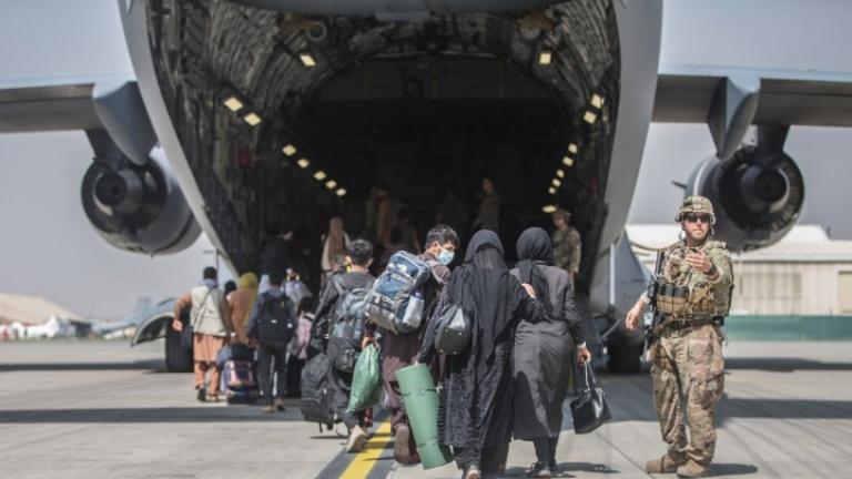 Πυρά εναντίον ιταλικού μεταγωγικού αεροσκάφους καθώς έφευγε από την Καμπούλ