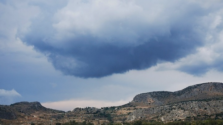 Τοπικές βροχές αύριο με μικρή πτώση της θερμοκρασίας