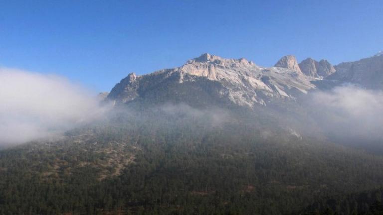 Σε εξέλιξη επιχείρηση ανάσυρσης ορειβάτη στον Όλυμπο