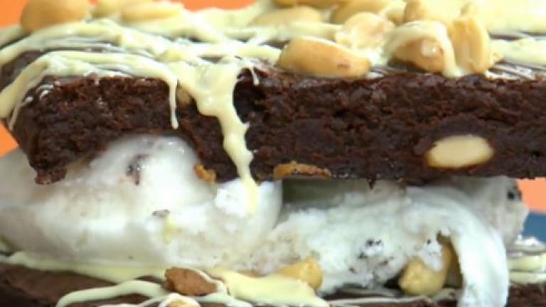 Brownies σοκολάτας με φυστικοβούτυρο & λιωμένη κουβερτούρα