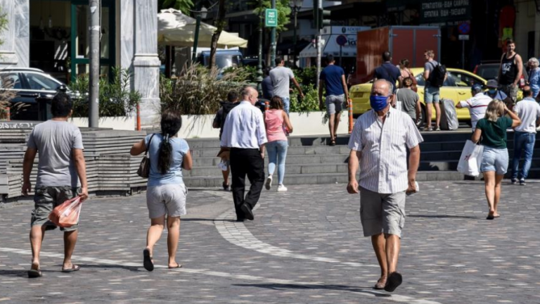 Διαφαινόμενη αποκλιμάκωση της πανδημίας υποδεικνύουν τα επιδημιολογικά δεδομένα των τελευταίων ημερών, ανατρέποντας τις δυσοίωνες προβλέψεις του Αυγούστου που έκαναν λόγο για έξαρση κρουσμάτων τον Σεπτέμβριο. Πράγματι, η εικόνα στο μεγαλύτερο κομμάτι της χώρας θέτει τις βάσεις για ένα ήπιο φθινόπωρο. Με μια γενική ματιά, η διασπορά του κορωνοϊού στην Ελλάδα συνεχίζεται σε υψηλά επίπεδα, πρόκειται, όμως, για κατάσταση που οι ειδικοί χαρακτηρίζουν ελεγχόμενη και, μάλιστα, με πτωτικές τάσεις. Ενδεικτικές είναι