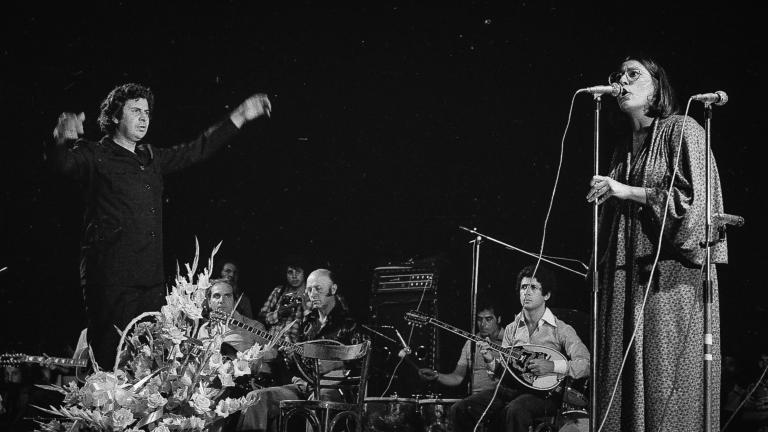 Μ. Φαραντούρη: Μίκη μου, με τα χέρια-φτερά σου, όσο ζω θα σε βλέπω πάντα να διευθύνεις τα τραγούδια μας και τα όνειρά μας