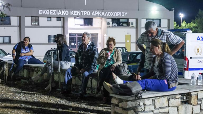 Σεισμός στην Κρήτη: Δύσκολη νύχτα για τους κατοίκους του Αρκαλοχωρίου