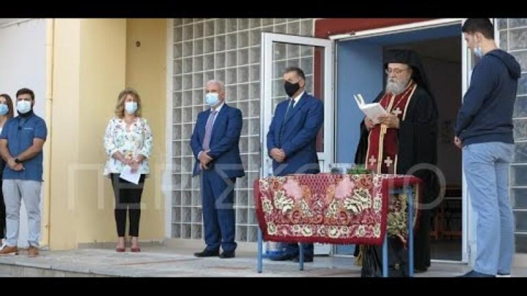 Αρχιμανδρίτης κατά λυκειάρχη για τη μάσκα (ΒΙΝΤΕΟ)