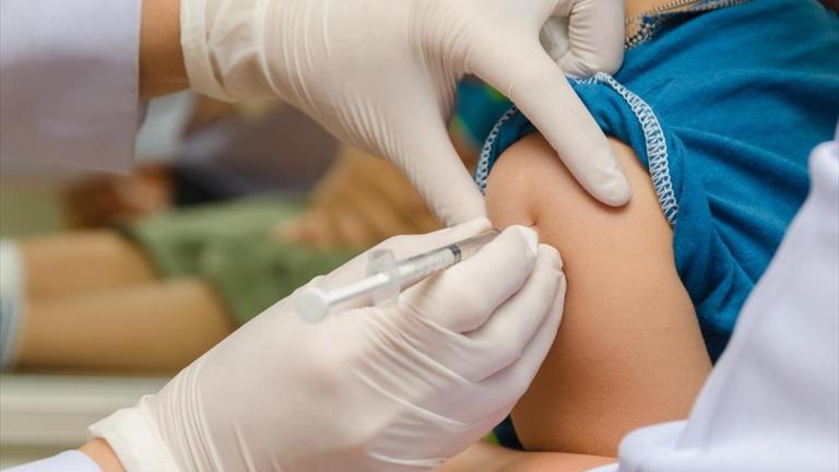 Εμβολιασμός παιδιών: Θα γίνεται στο ιατρείο 