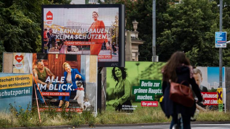 Εκλογές στη Γερμανία: Στις κάλπες οι Γερμανοί  Αγώνας στήθος με στήθος SPD-CDU/CSU