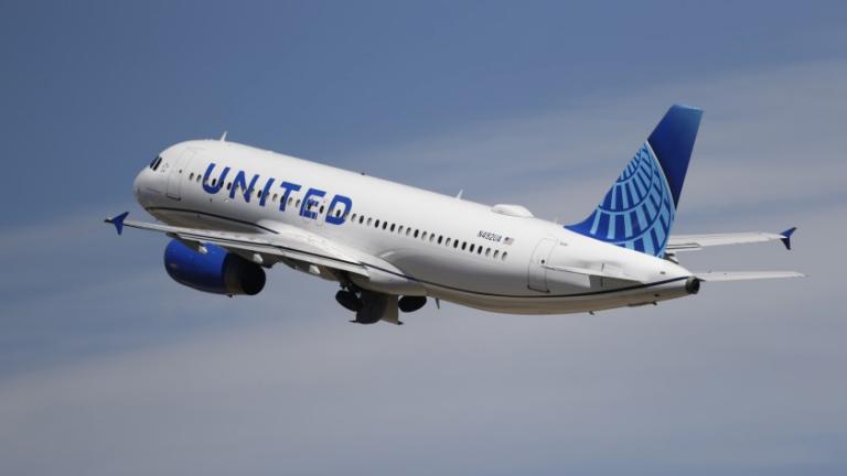 Η United Airlines προειδοποιεί ότι η μειωμένη ταξιδιωτική ζήτηση θα επιφέρει πλήγμα στα έσοδα
