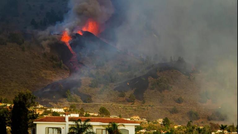 Ισπανία - Έκρηξη ηφαιστείου: Χιλιάδες κάτοικοι της Λα Πάλμα εγκατέλειψαν τις εστίες τους