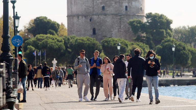 Επιδείνωση της επιδημιολογικής εικόνας στη Β. Ελλάδα όπου 6 στους 10 πολίτες δεν έχουν εμβολιαστεί 