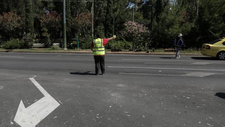 Κλειστή η οδός Σόλωνος στο κέντρο της Αθήνας, λόγω θραύσης αγωγού της ΕΥΔΑΠ	