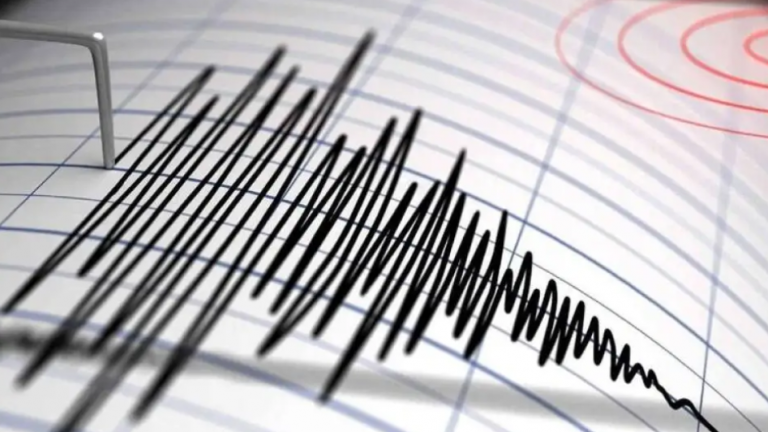 Νέα σεισμική δόνηση ταρακούνησε πριν από λίγη ώρα την Κρήτη. Σύμφωνα με το Γεωδυναμικό Ινστιτούτο η σεισμική δόνηση είχε μέγεθος 3,9 βαθμών της κλίμακας Ρίχτερ και εστιακό βάθος τα 5χλμ. Το επίκεντρο του σεισμού εντοπίζεται 7 Χλμ. ΝΝΔ του Αρκαλοχωρίου.