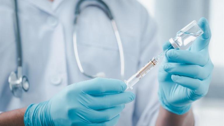 Για ποιες ομάδες πληθυσμού οι επιστήμονες ζητούν υποχρεωτικούς εμβολιασμούς