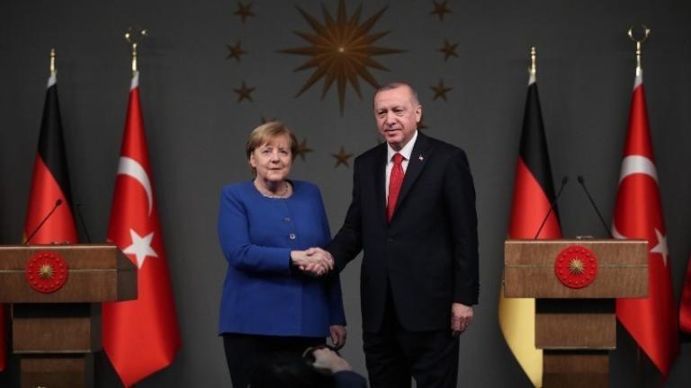 Στην Τουρκία η Μέρκελ για να αποχαιρετήσει τον Ερντογάν 