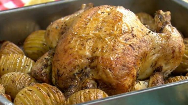 Κοτόπουλο με πατάτες ακορντεόν από τον Σταύρο Βαρθαλίτη