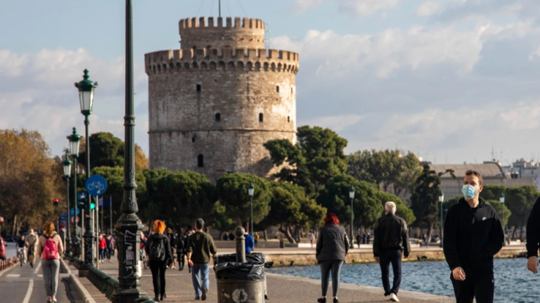 Φλέγεται από κορωνοϊό η Βόρεια Ελλάδα