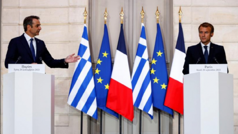 Η πρόσφατη ελληνογαλλική συμφωνία περί αμοιβαίας άμυνας στην επικράτεια των δύο χωρών, δεν περιλαμβάνει την ΑΟΖ σύμφωνα με τις διευκρινίσεις του γαλλικού υπουργείου Άμυνας στο ευρωπαϊκό δίκτυο EUROACTIV.