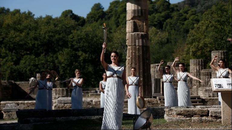 Αναψε η Ολυμπιακή Φλόγα στην Αρχαία Ολυμπία