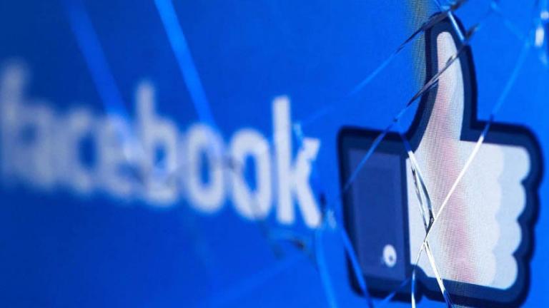  Τεχνική βλάβη και σκάνδαλο- το Facebook στη δίνη προβλημάτων