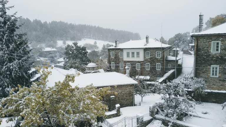 Έπεσαν τα πρώτα χιόνια στη Δ. Μακεδονία