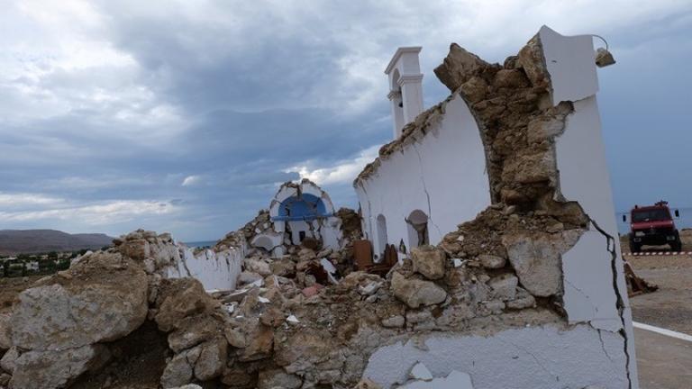 «Η πολιτεία, η κυβέρνηση, ο κρατικός μηχανισμός, είναι από την πρώτη στιγμή κοντά στους πληγέντες από τους σεισμούς. Ήρθαμε σήμερα εδώ για να συμβάλουμε στην προώθηση λύσεων αλλά και για να στηρίξουμε την τοπική αυτοδιοίκηση, τους κατοίκους, τις επιχειρήσεις που έχουν πληγεί» δήλωσε ο υπουργός Ναυτιλίας και Νησιωτικής Πολιτικής Γιάννης Πλακιωτάκης, ο οποίος επισκέφθηκε περιοχές της Σητείας μετά τον χθεσινό σεισμό μεγέθους 6,3 βαθμών της κλίμακας Ρίχτερ στην περιοχή.  Ο κ. Πλακιωτάκη τόνισε ότι από την ισχυρ