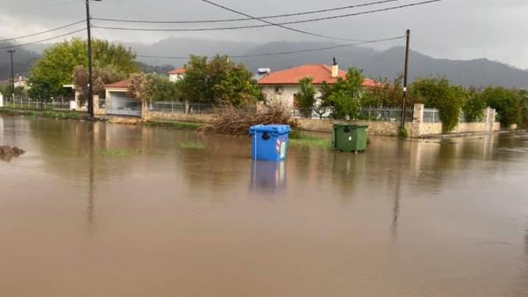 Εύβοια: Μεγάλες καταστροφές στην Βόρεια Εύβοια από τις πλημμύρες που προκάλεσε η χθεσινοβραδινή έντονη βροχόπτωση (