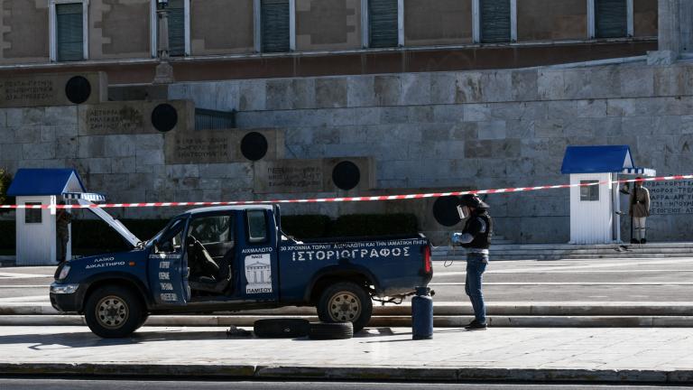 Ανδρας πάρκαρε το αγροτικό του μπροστά από τον Άγνωστο Στρατιώτη και απειλούσε να ανατιναχθεί