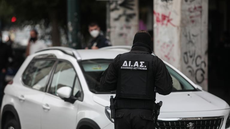 Φαρ Ουέστ το κέντρο της Αθήνας: Καταδίωξη Αλβανού που οδηγούσε κλεμμένο αυτοκίνητο 