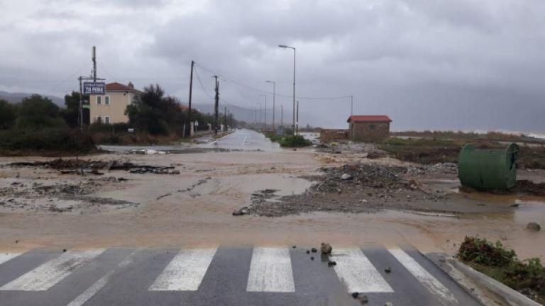 Λάρισα: Κομμένοι δρόμοι και πλημμυρισμένα σπίτια (ΦΩΤΟ-ΒΙΝΤΕΟ)