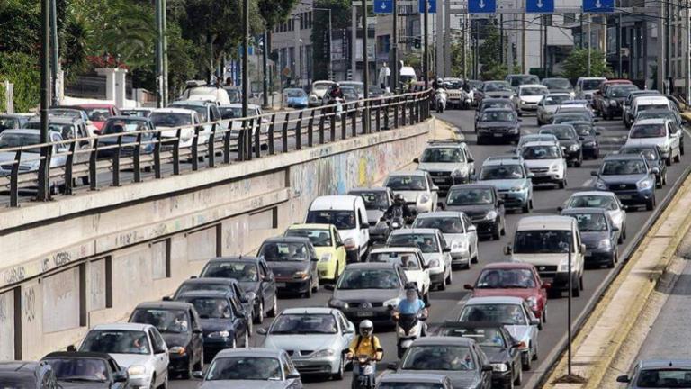 Πολύ αυξημένη η κίνηση - Πού έχει μποτιλιάρισμα στους δρόμους Αθήνας και Πειραιά  - Δείτε live την κίνηση 