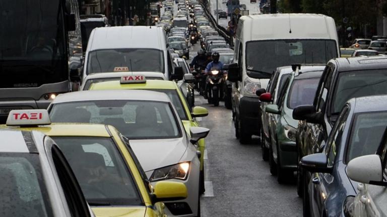 Κυκλοφοριακό χάος στην Αθήνα - Πολλά προβλήματα και στην Αττική Οδό - Δείτε live την κίνηση